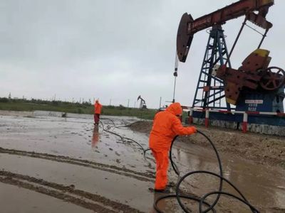 孤东采油管理三区抢修小队在行动